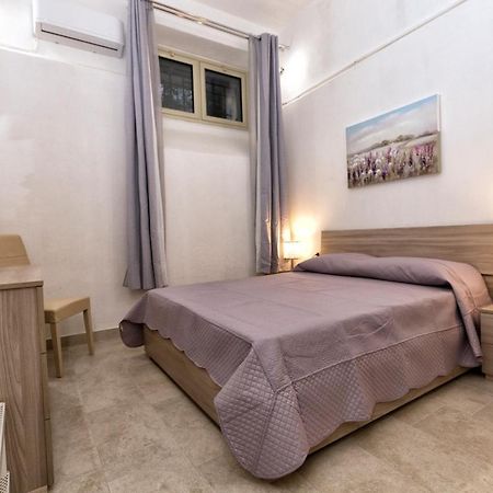 Garden House: Apartments And Rooms For Holidays Palermo Buitenkant foto