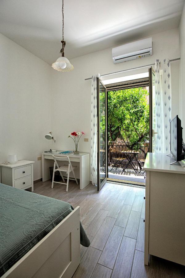 Garden House: Apartments And Rooms For Holidays Palermo Buitenkant foto