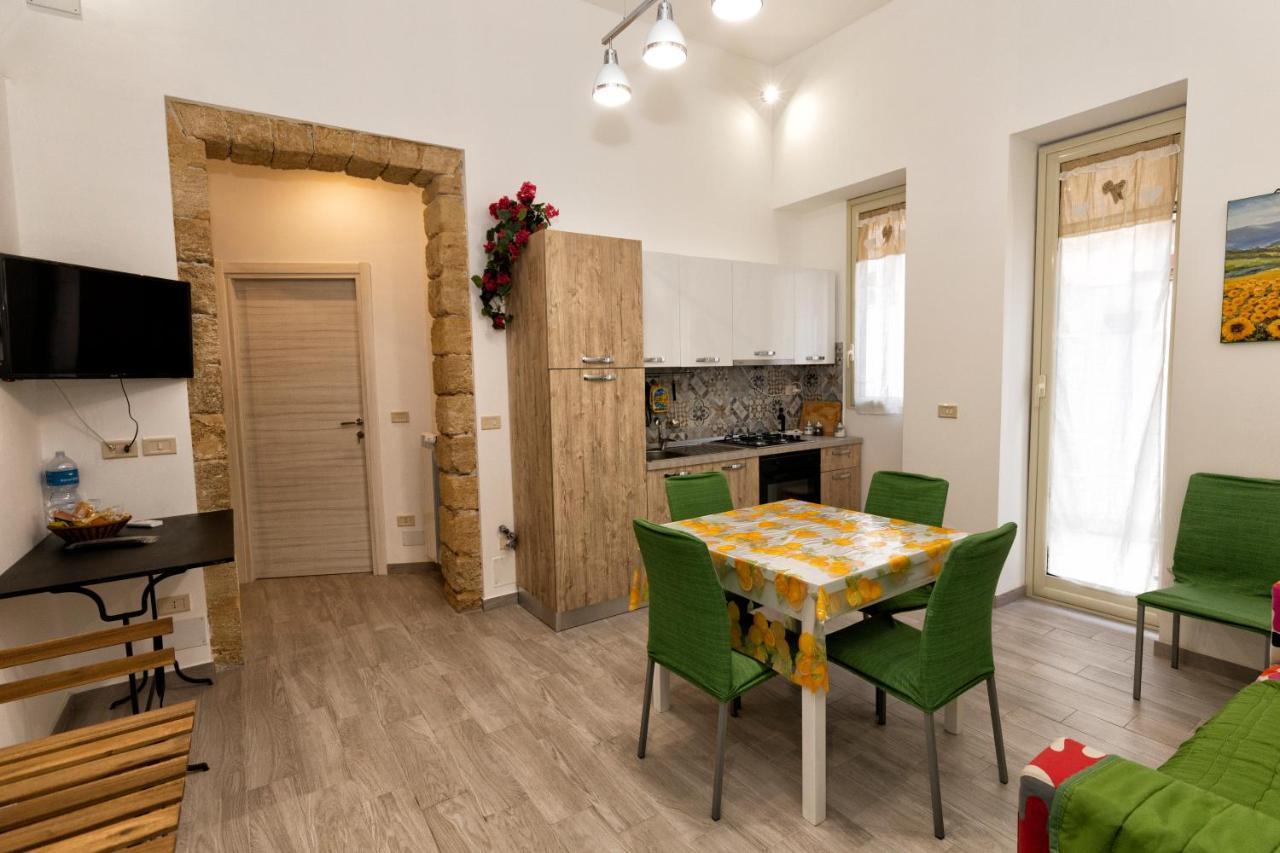 Garden House: Apartments And Rooms For Holidays Palermo Buitenkant foto