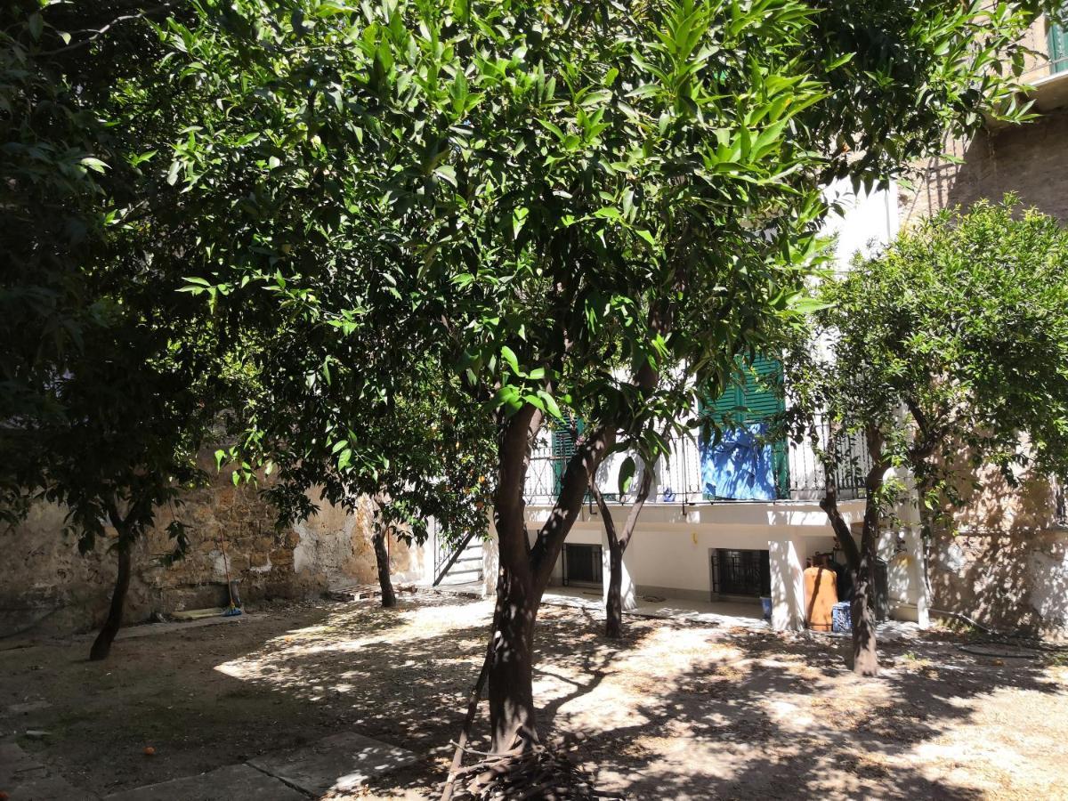 Garden House: Apartments And Rooms For Holidays Palermo Buitenkant foto